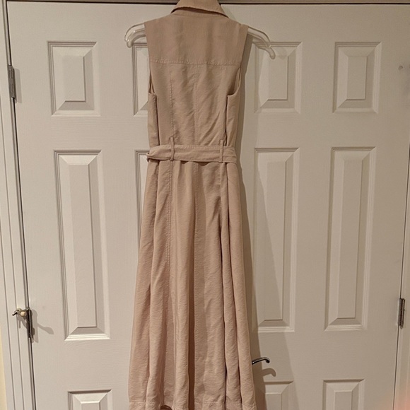 Banana Republic Sleeveless Collared Maxi Dress in Beige - Picture 3 of 3